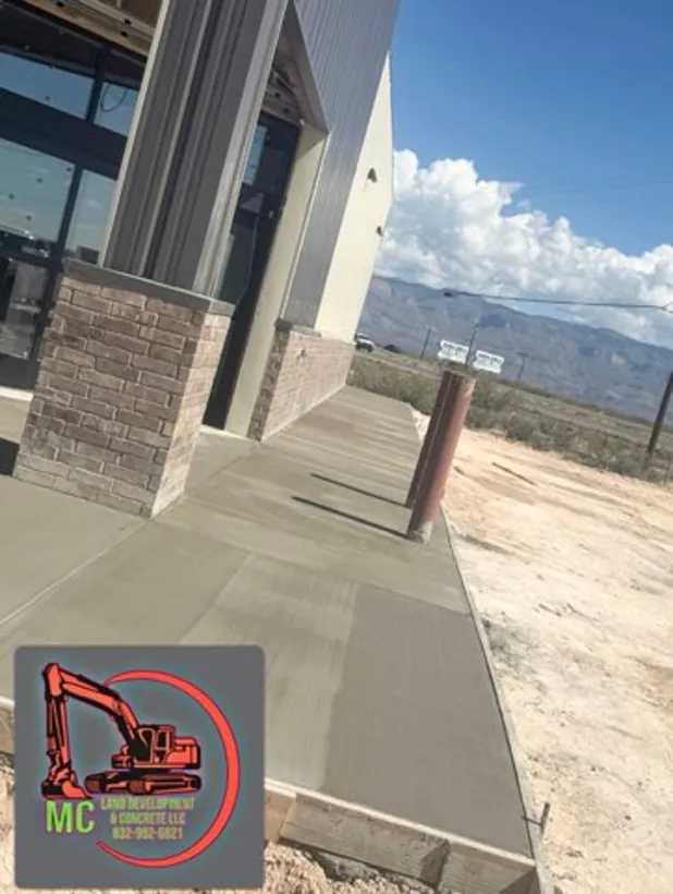 Finished concrete walkway poured against a new commercial building
